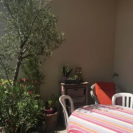 Proche Geneve Apartman *